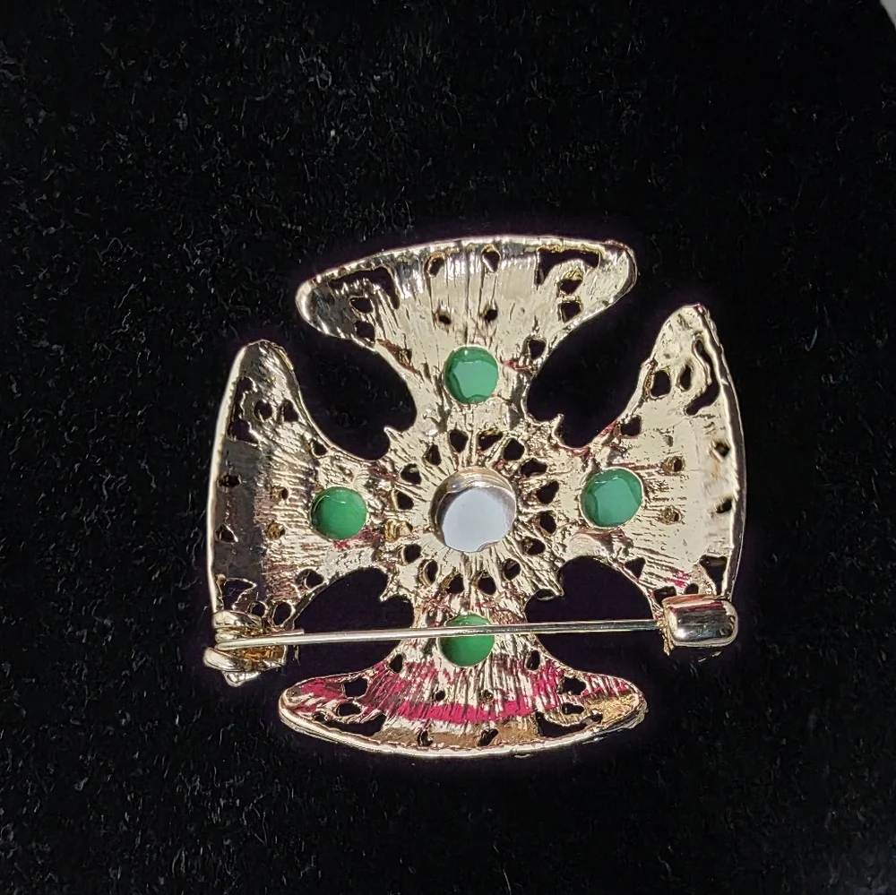 Brooch With Elegant Gold Tone, Green, Pearl Orange Stones Brooch Pin 1.85